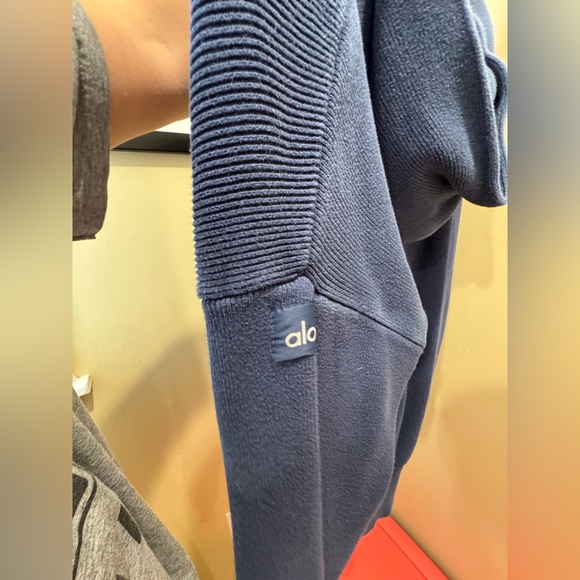 Scholar Hooded Sweater Navy Alo Yoga - Picture 2 of 4